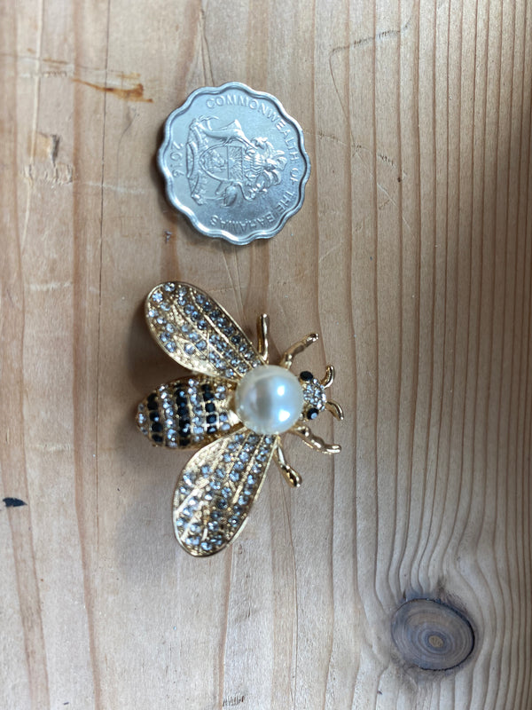 Bumble bee pin